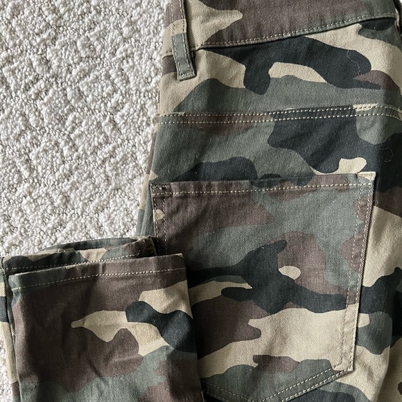 SOLD H&M Camo Cargo 6 HOUR SALE ✨✨ - Picture 3 of 6